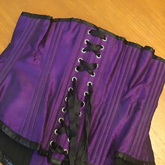 Corset steel-boned underbust in purple satin - Picture 3 of 6